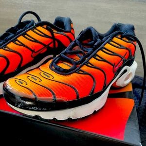 Orange air max